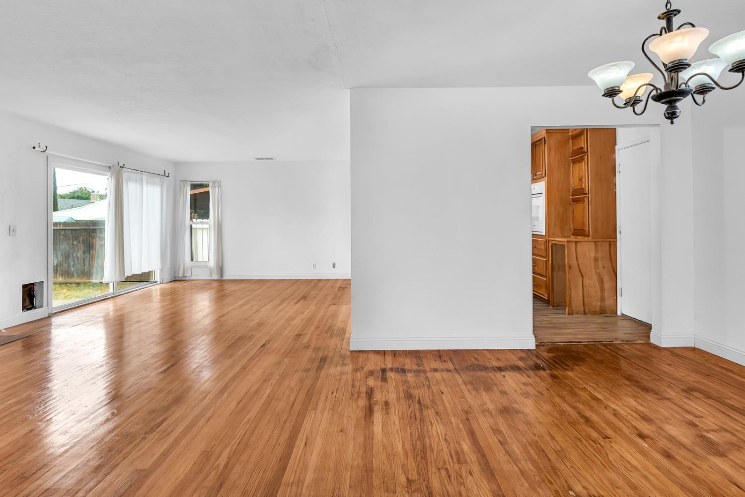 Los Banos, California 93635, United States, 3 Bedrooms Bedrooms, ,2 BathroomsBathrooms,Residential,Active,221538