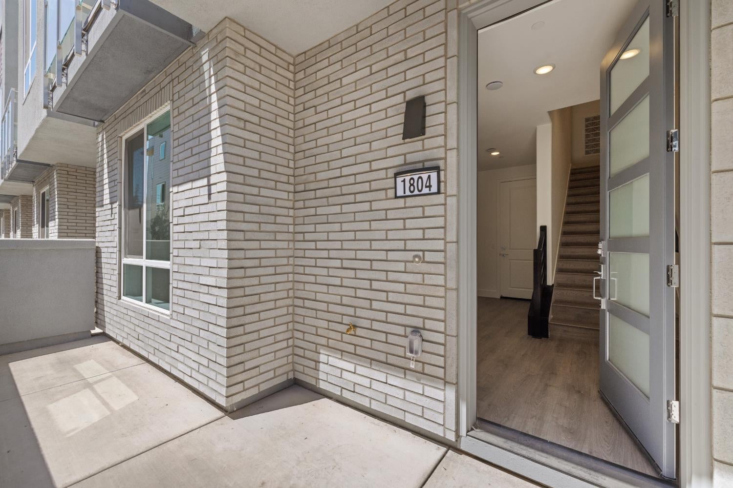 1804 Loft Walk