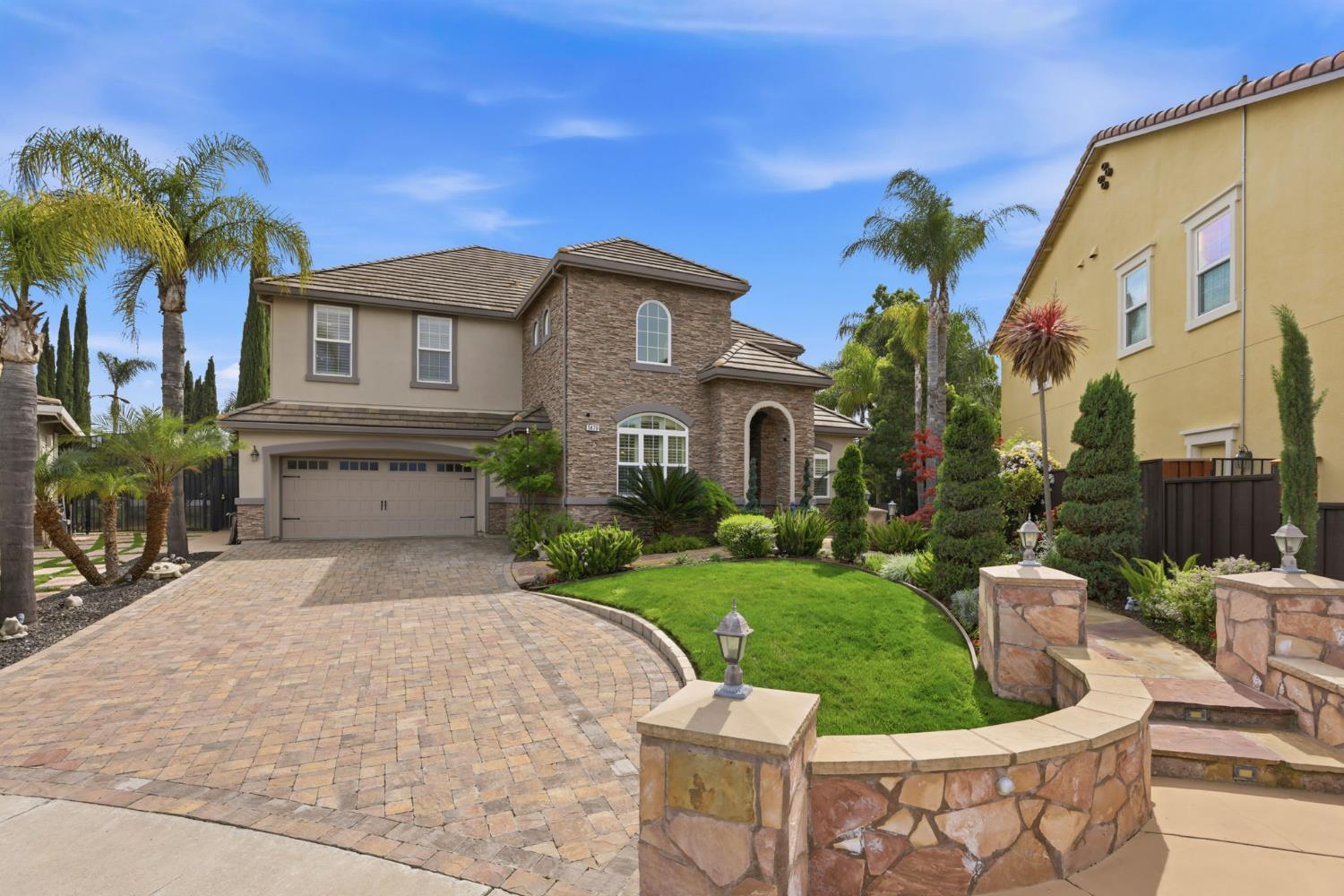 1476 Montauban Court