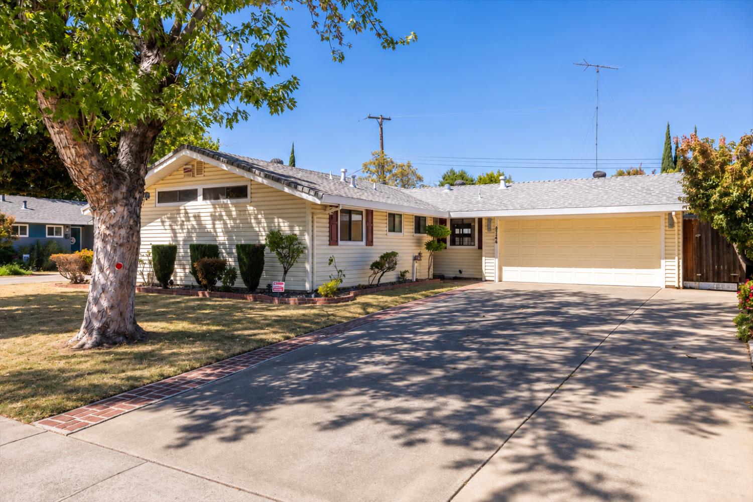 2744 Los Amigos Drive