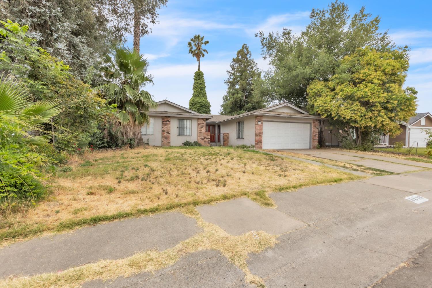 5890 Hollyhurst Way