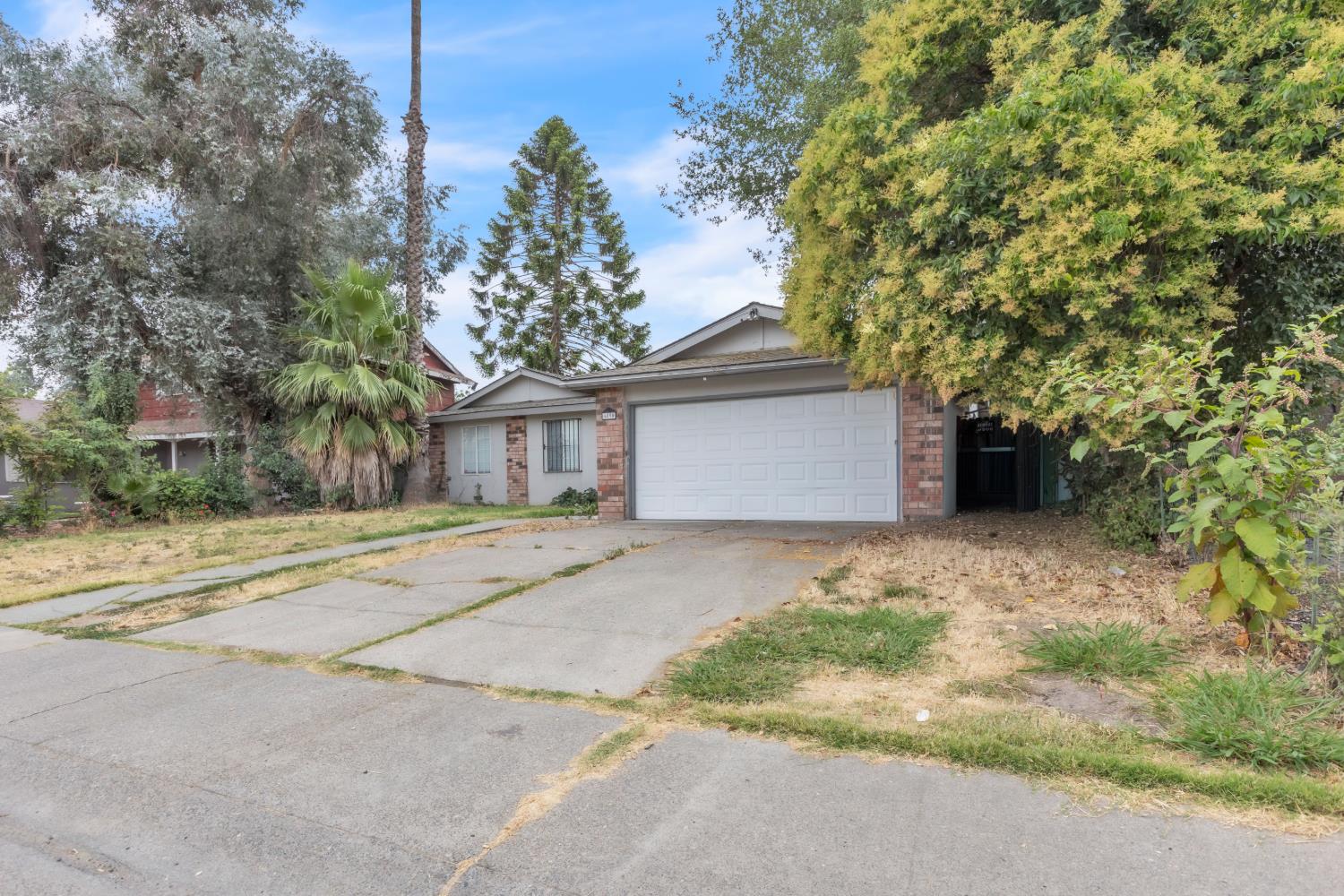 5890 Hollyhurst Way