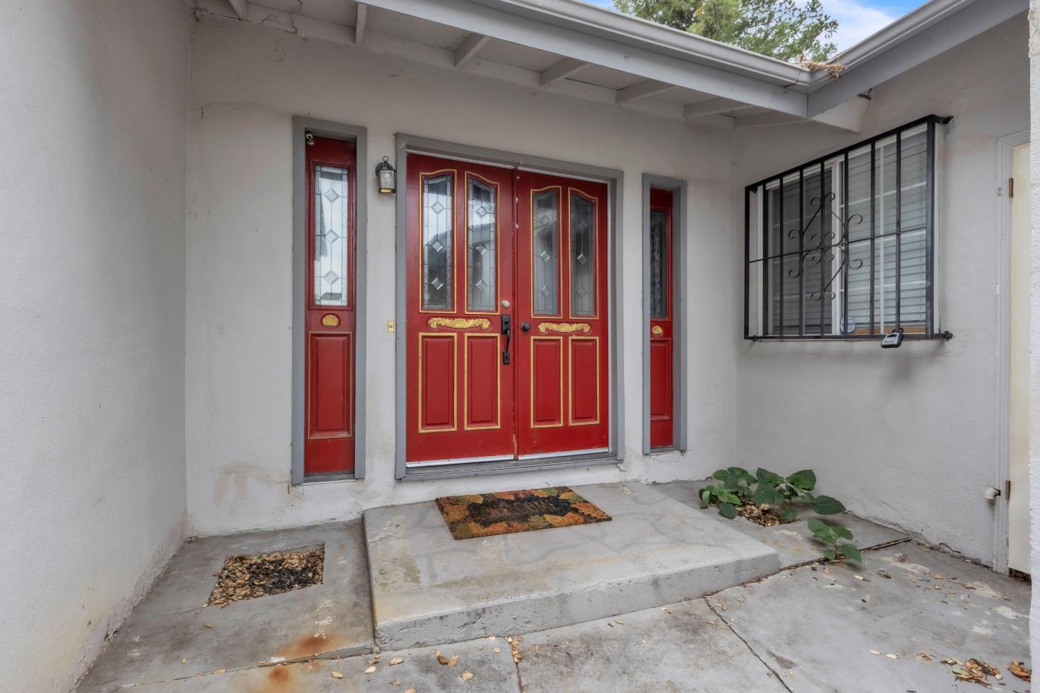 5890 Hollyhurst Way