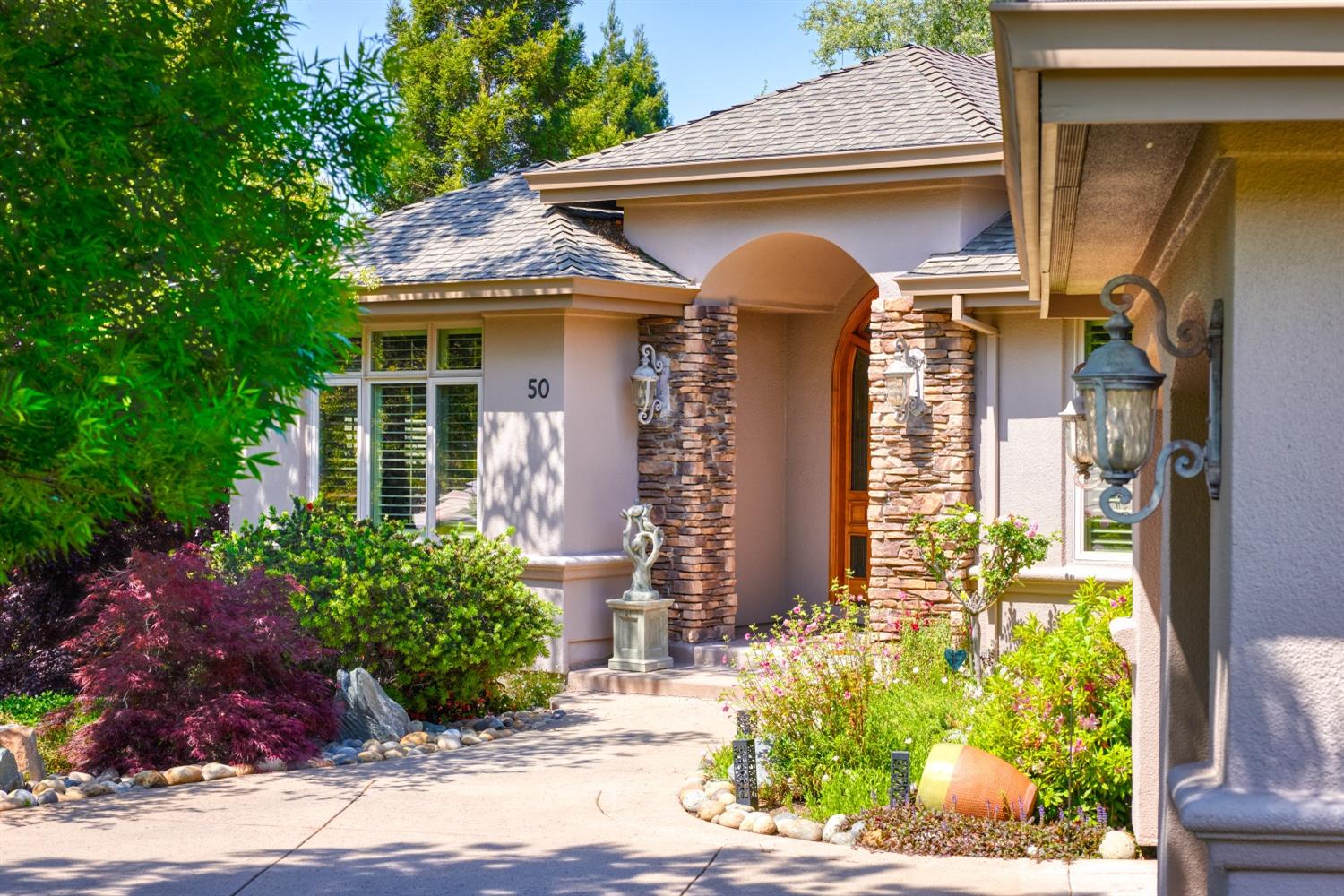 50 Knolls Court