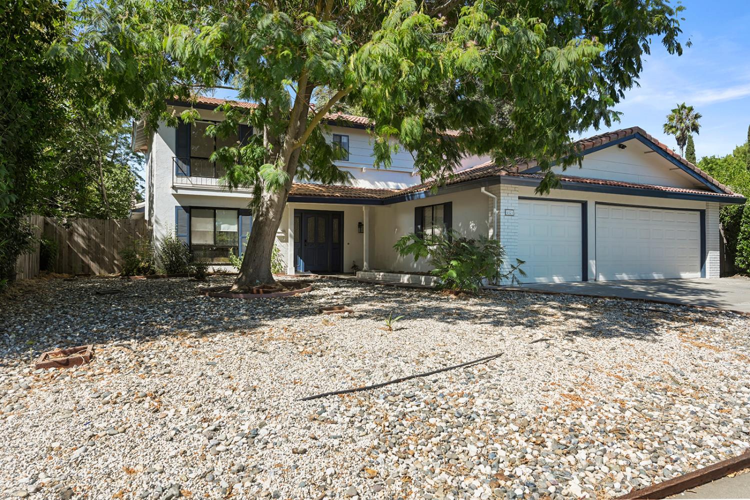 4121 Vista Way