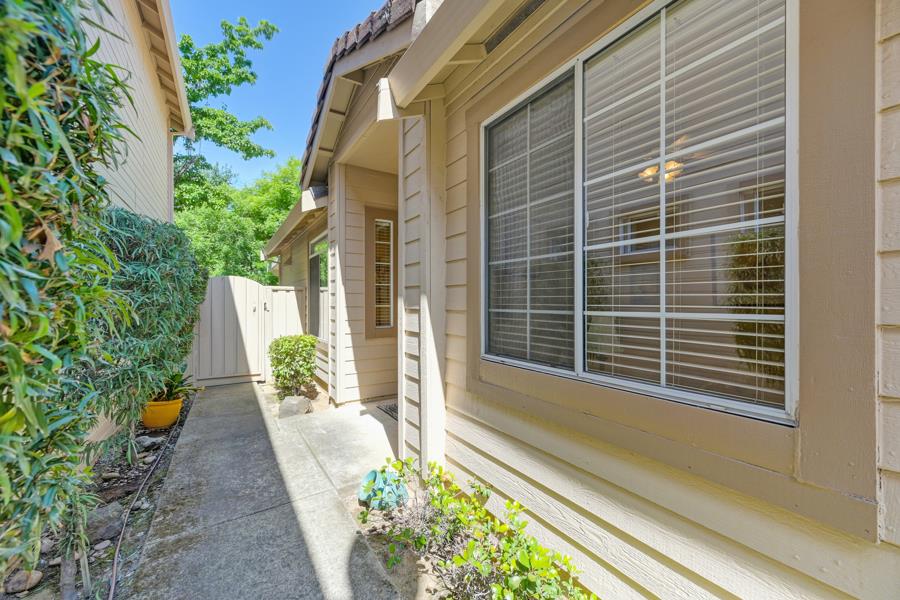 8127 Heritage Meadow Lane