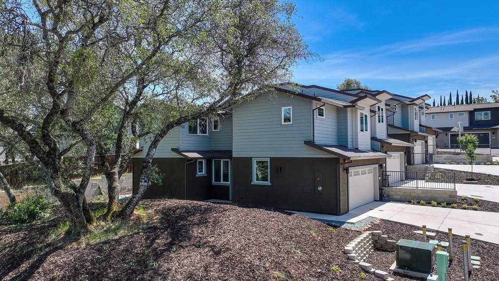 201 Lago Drive B5