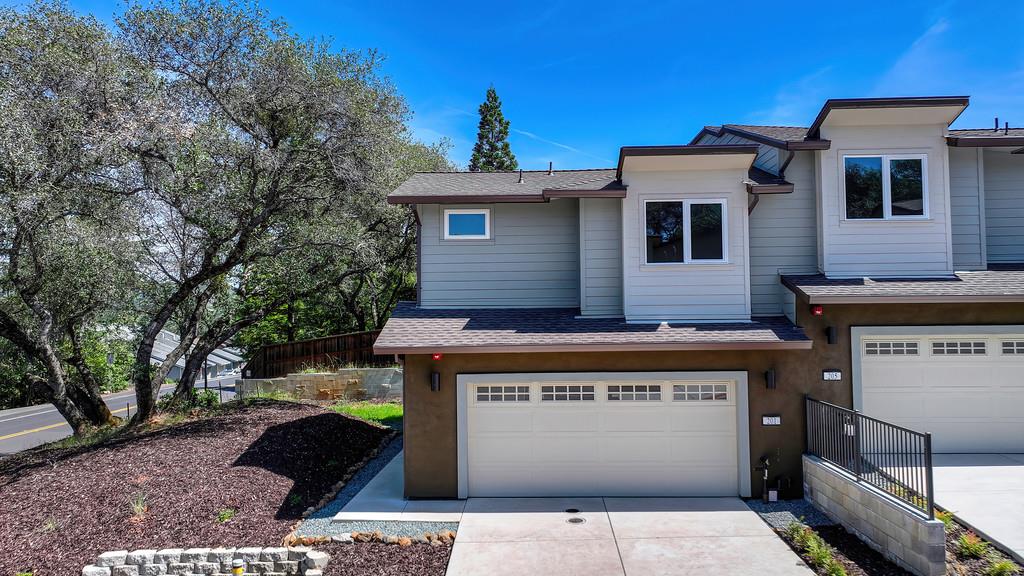 201 Lago Drive B5
