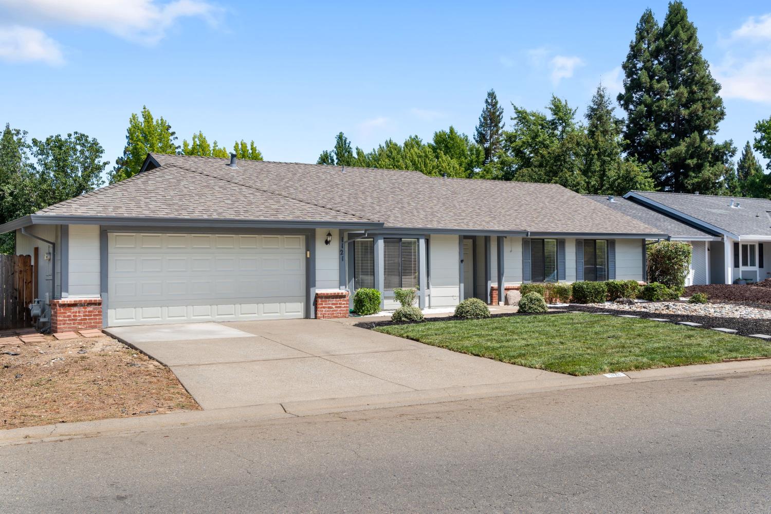1121 Saint Andrews Drive