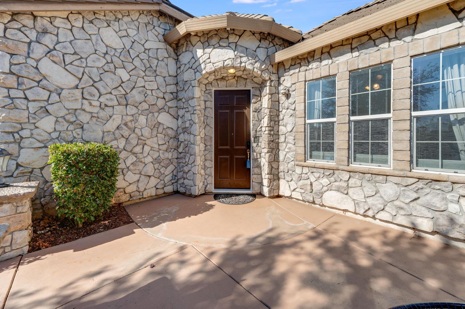 5617 Mariolyn Court