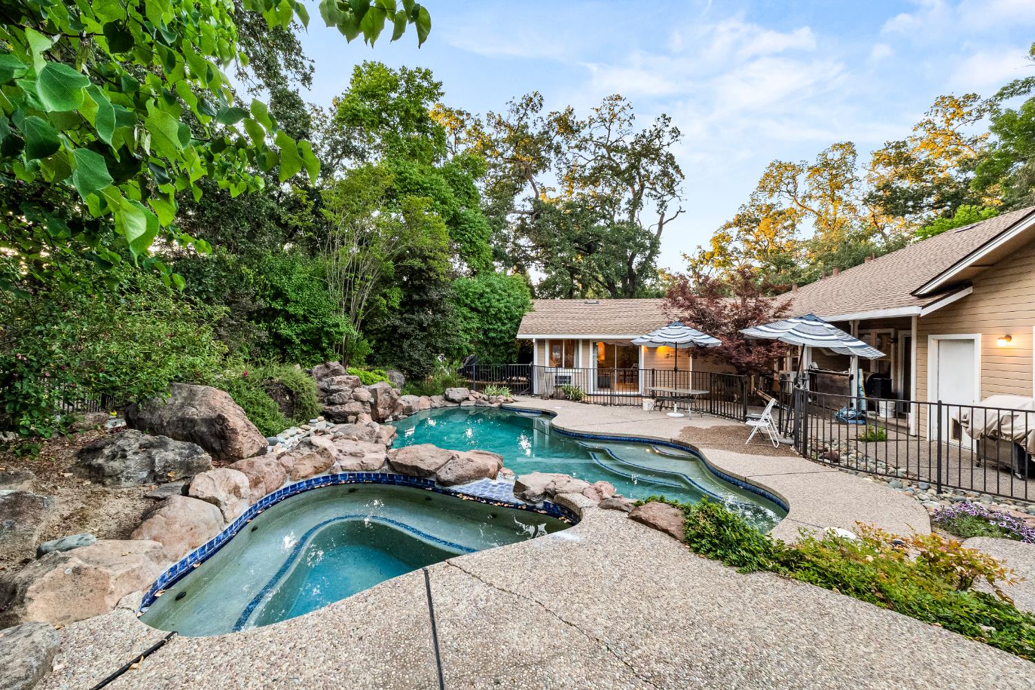 7737 Leever Lane