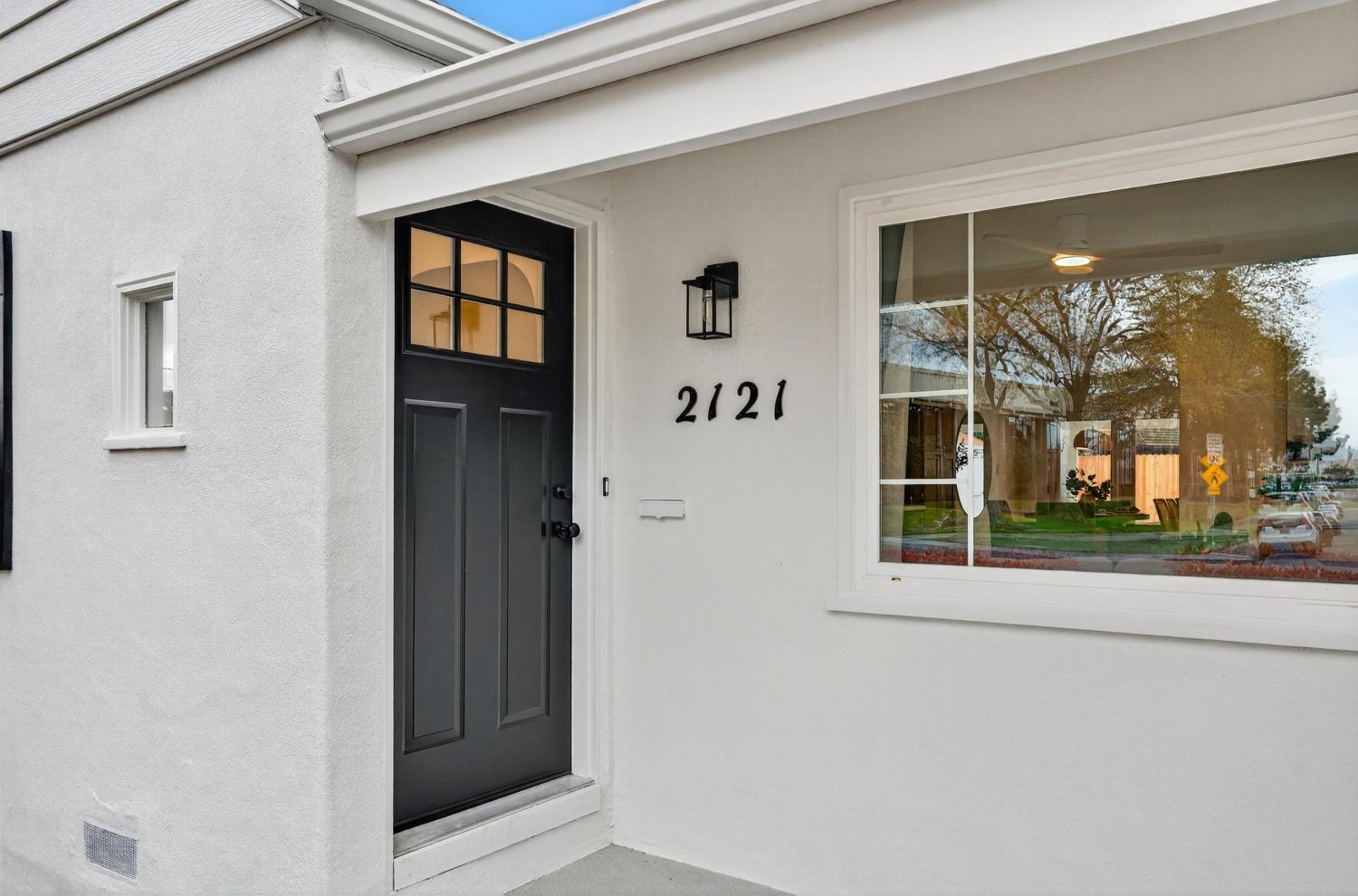 2121 Royal Oaks Drive