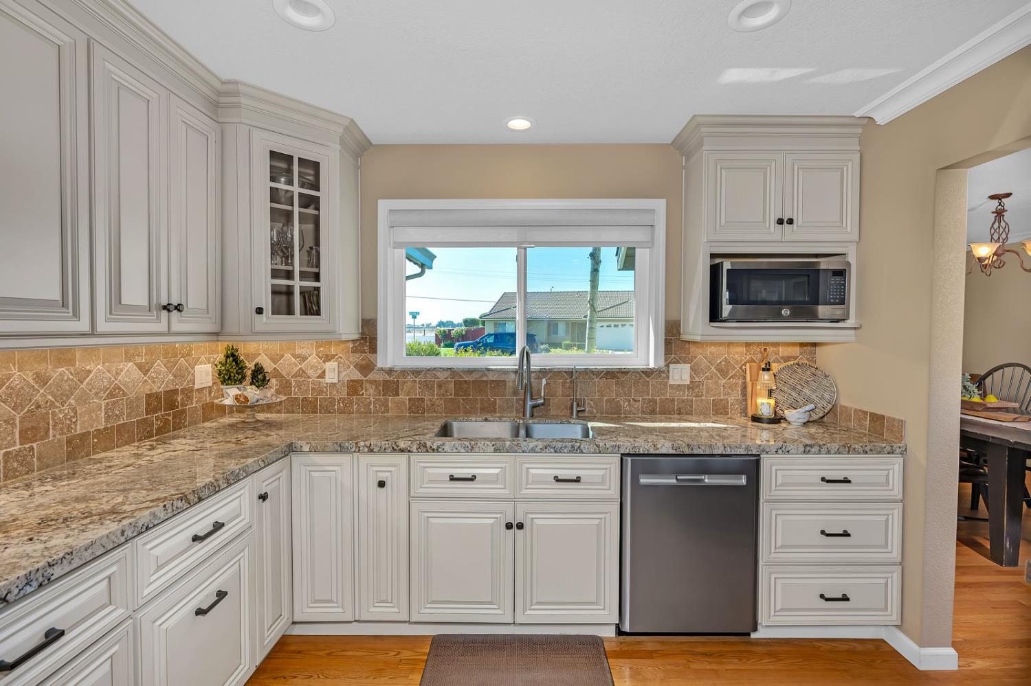 Los Banos, California 93635, United States, 4 Bedrooms Bedrooms, ,3 BathroomsBathrooms,Residential,Active,201012