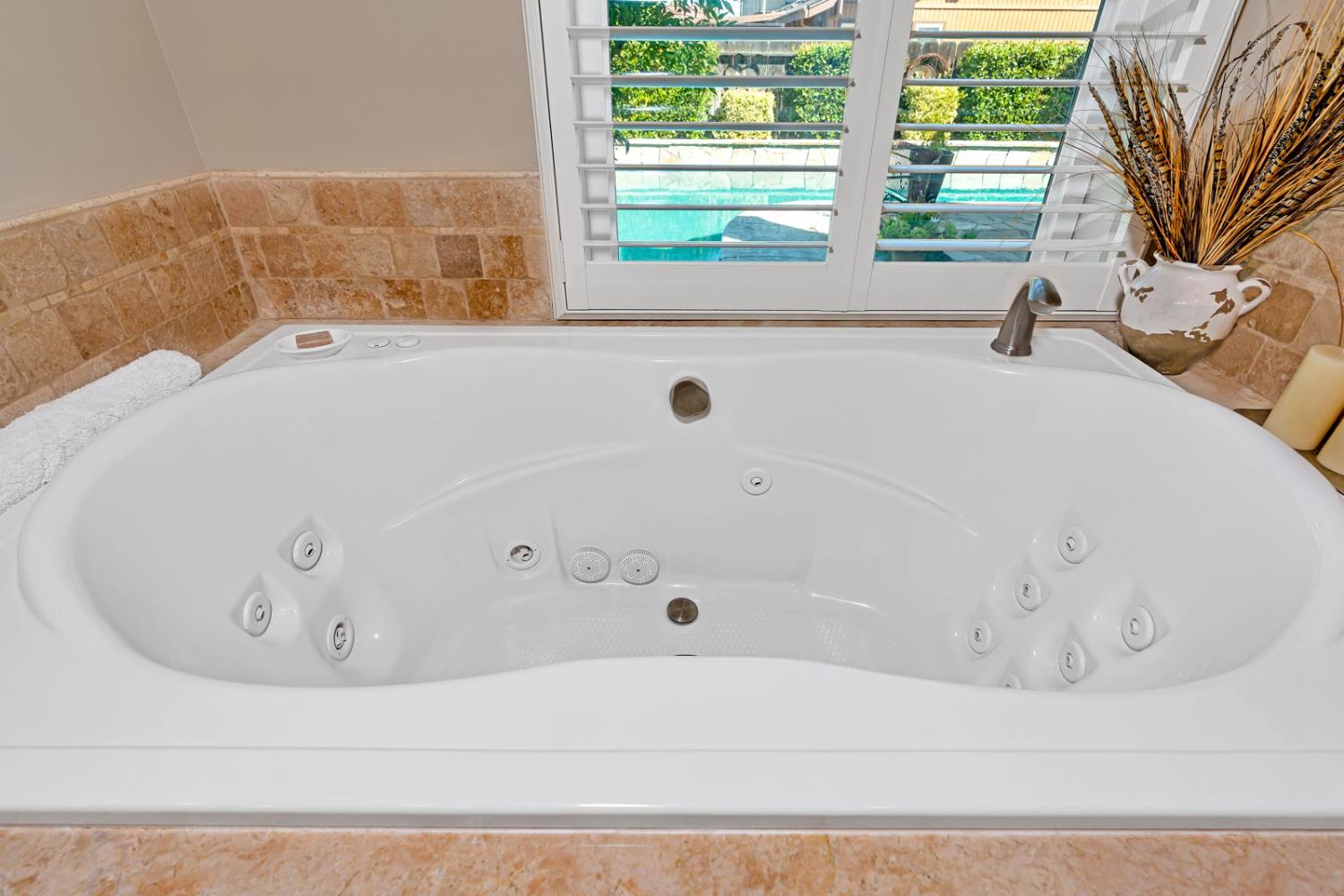 Los Banos, California 93635, United States, 4 Bedrooms Bedrooms, ,3 BathroomsBathrooms,Residential,Active,201012