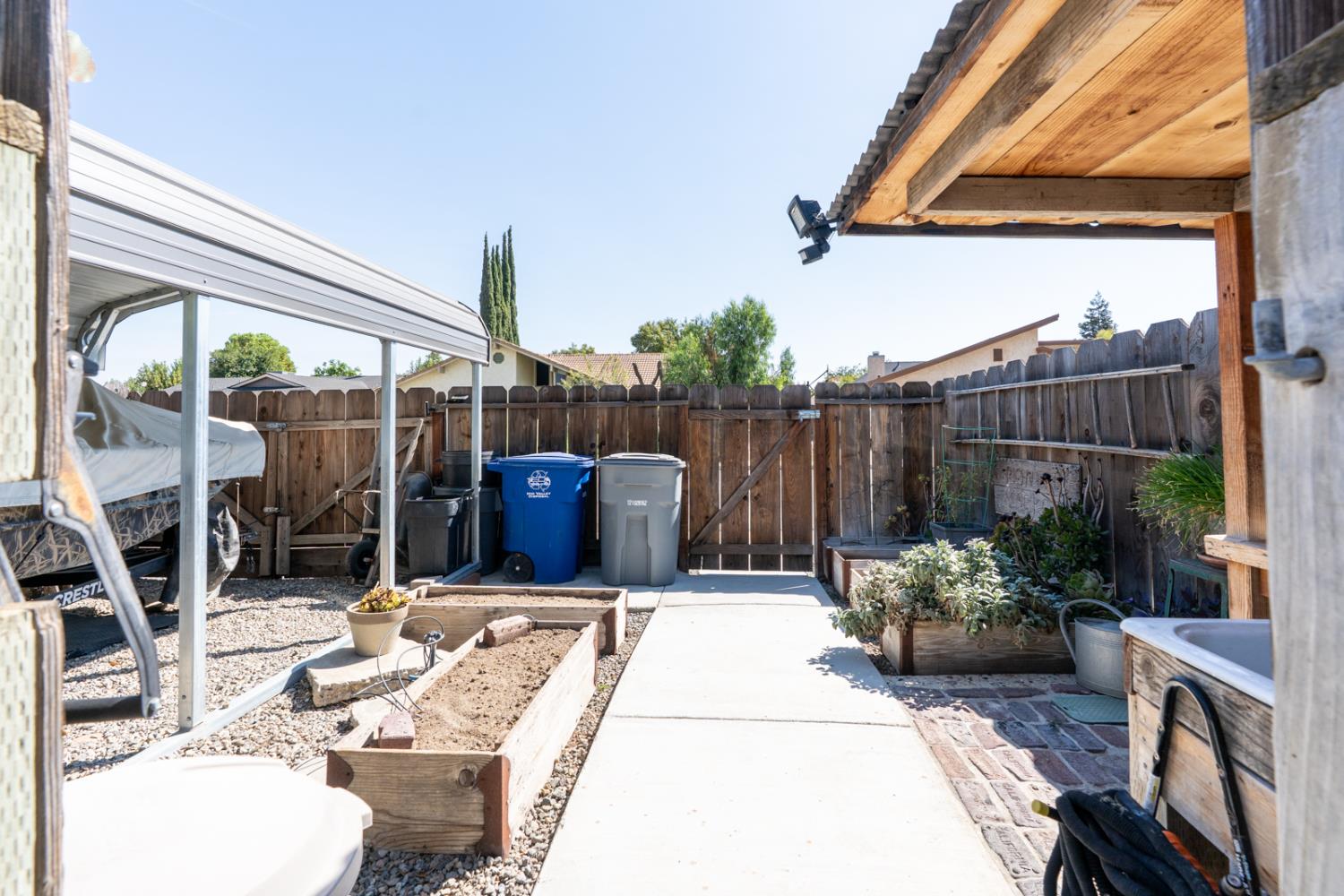 Los Banos, California 93635, United States, 4 Bedrooms Bedrooms, ,3 BathroomsBathrooms,Residential,Active,201012