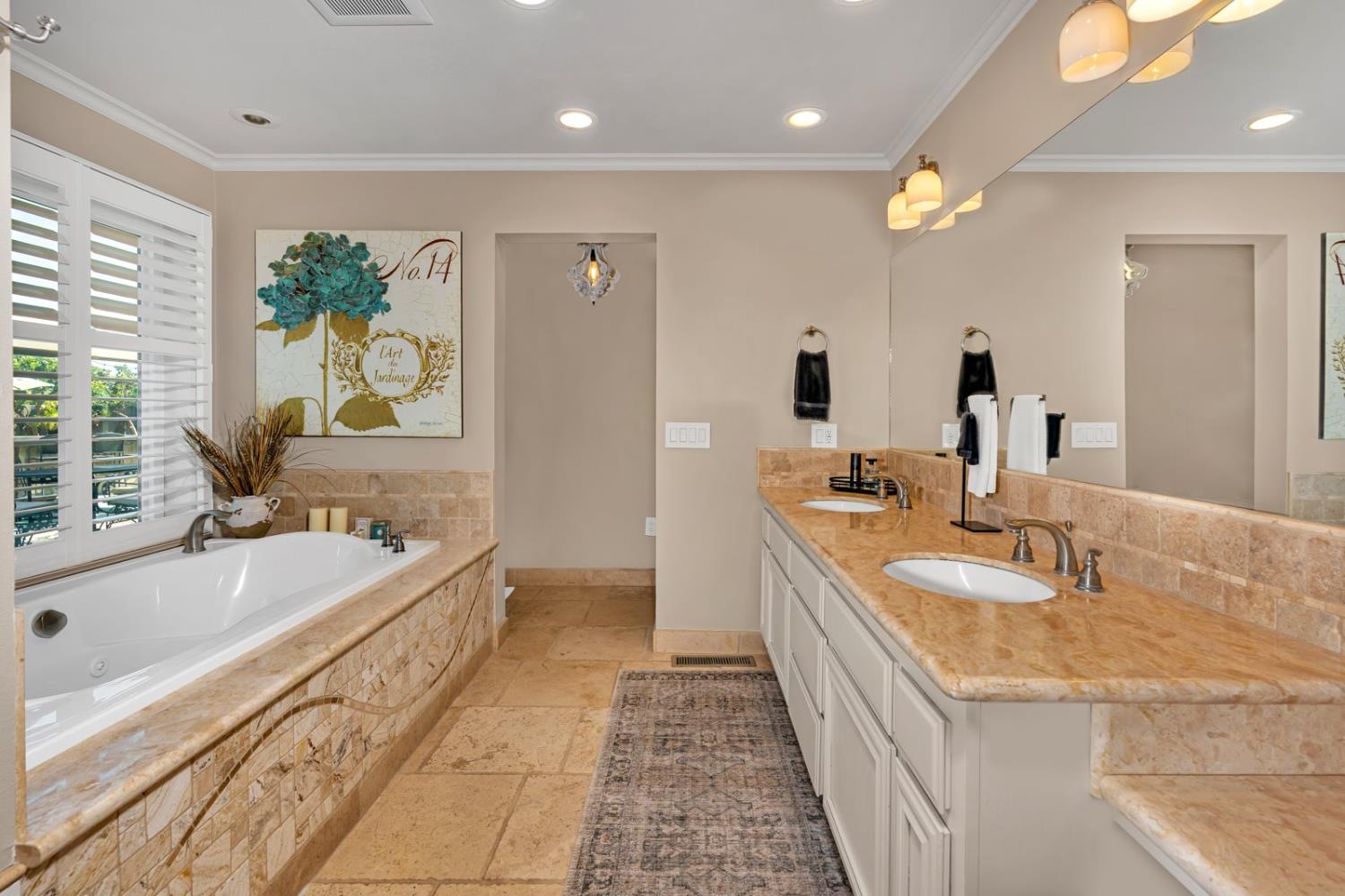 Los Banos, California 93635, United States, 4 Bedrooms Bedrooms, ,3 BathroomsBathrooms,Residential,Active,201012