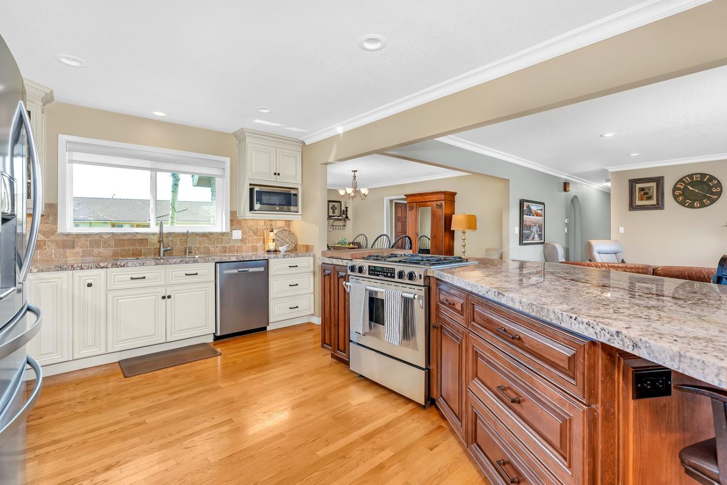 Los Banos, California 93635, United States, 4 Bedrooms Bedrooms, ,3 BathroomsBathrooms,Residential,Active,201012