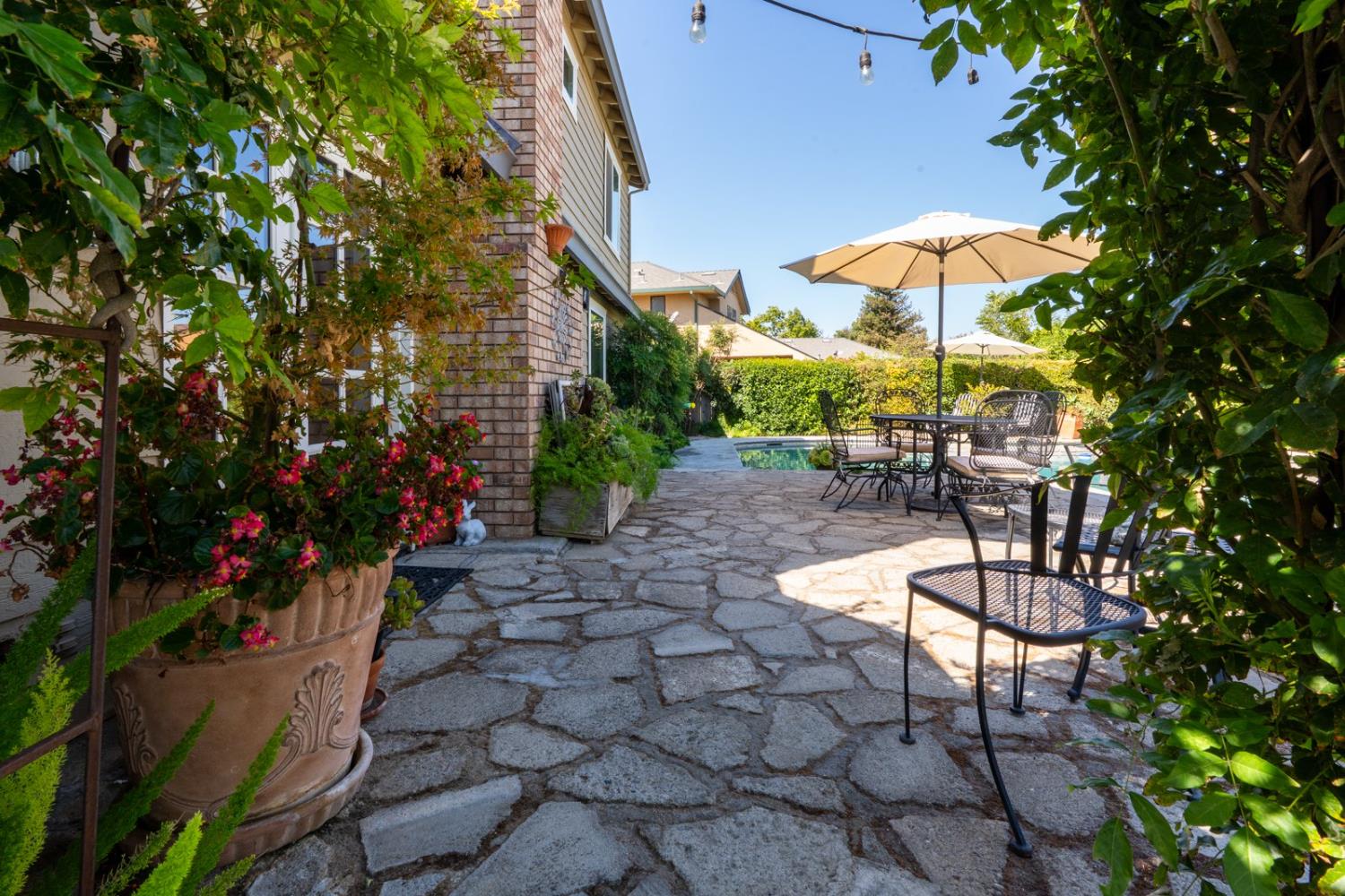 Los Banos, California 93635, United States, 4 Bedrooms Bedrooms, ,3 BathroomsBathrooms,Residential,Active,201012