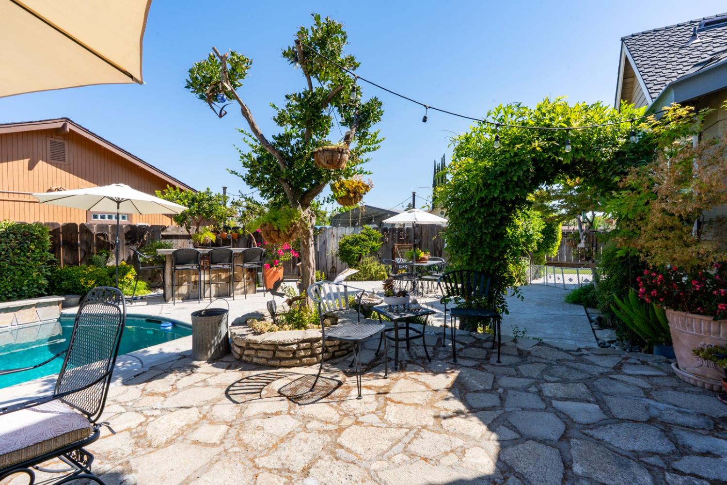 Los Banos, California 93635, United States, 4 Bedrooms Bedrooms, ,3 BathroomsBathrooms,Residential,Active,201012