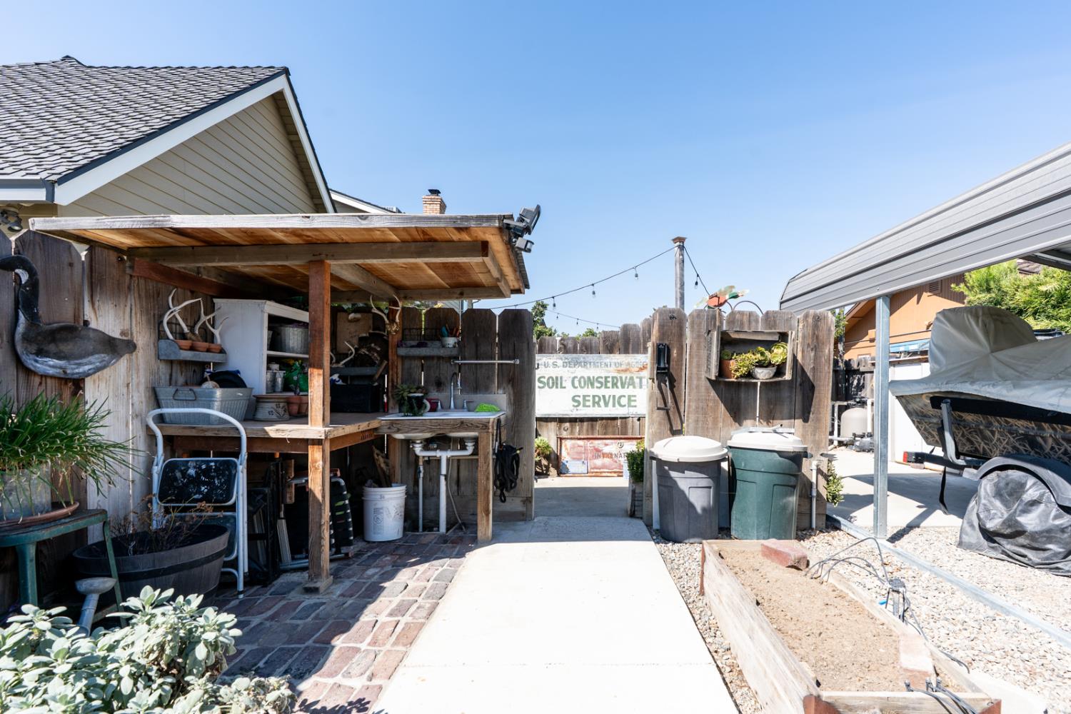 Los Banos, California 93635, United States, 4 Bedrooms Bedrooms, ,3 BathroomsBathrooms,Residential,Active,201012