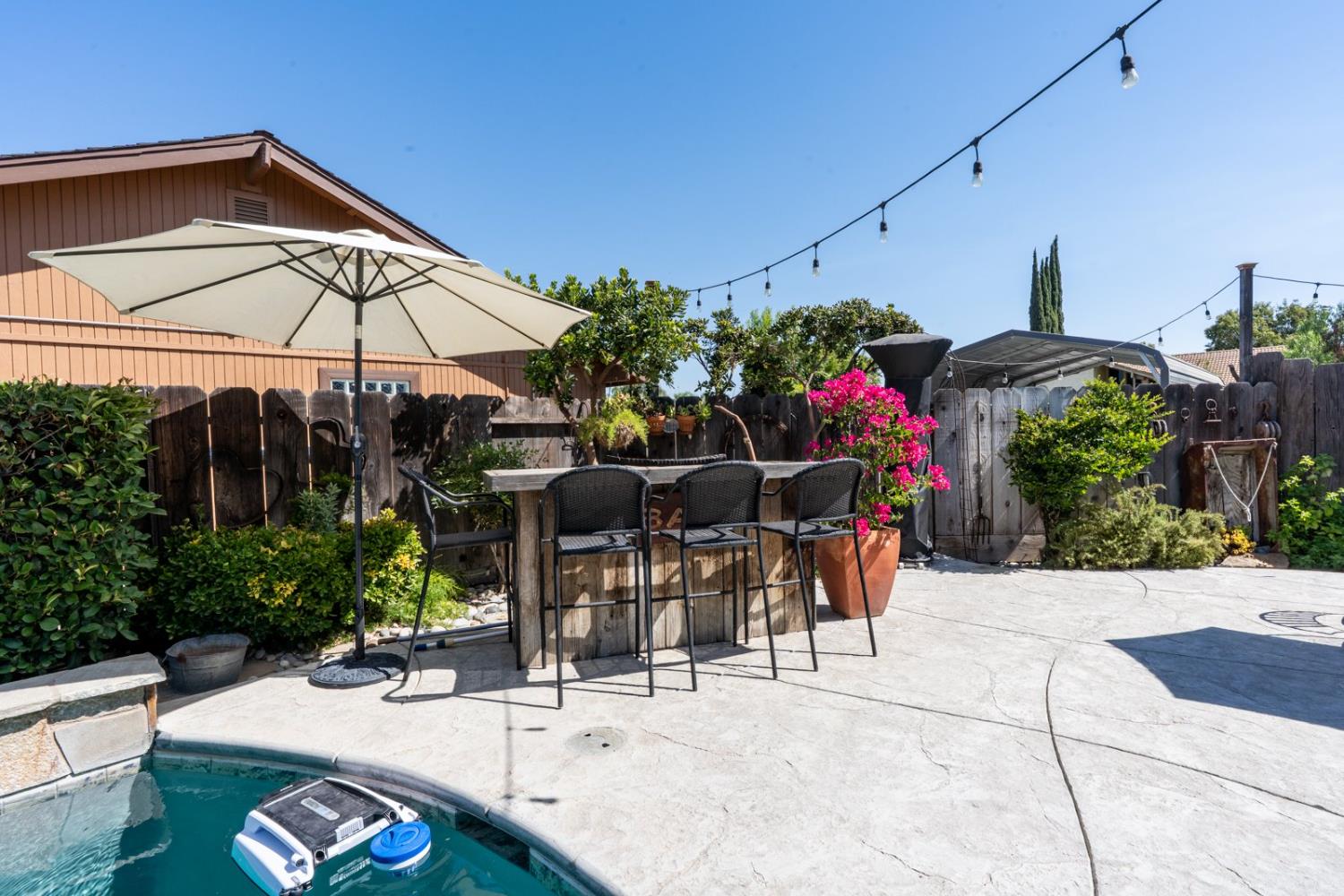 Los Banos, California 93635, United States, 4 Bedrooms Bedrooms, ,3 BathroomsBathrooms,Residential,Active,201012