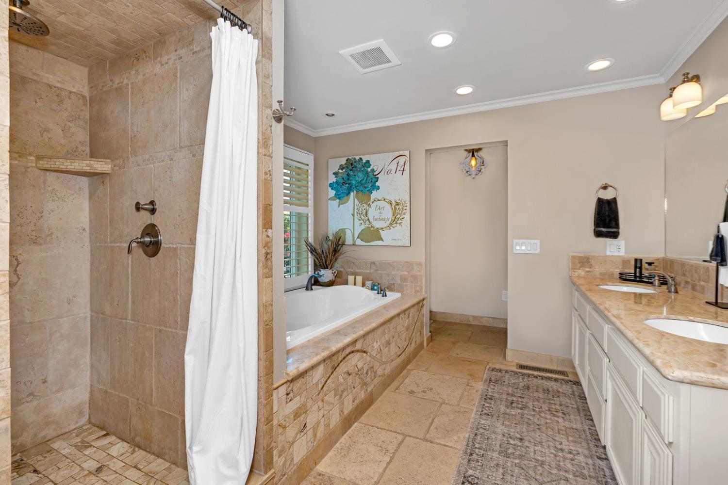 Los Banos, California 93635, United States, 4 Bedrooms Bedrooms, ,3 BathroomsBathrooms,Residential,Active,201012