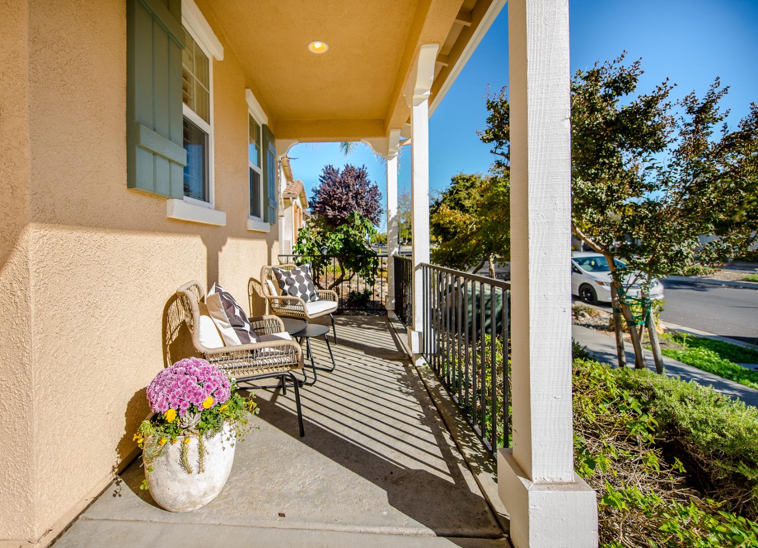 1916 Campos Avenue