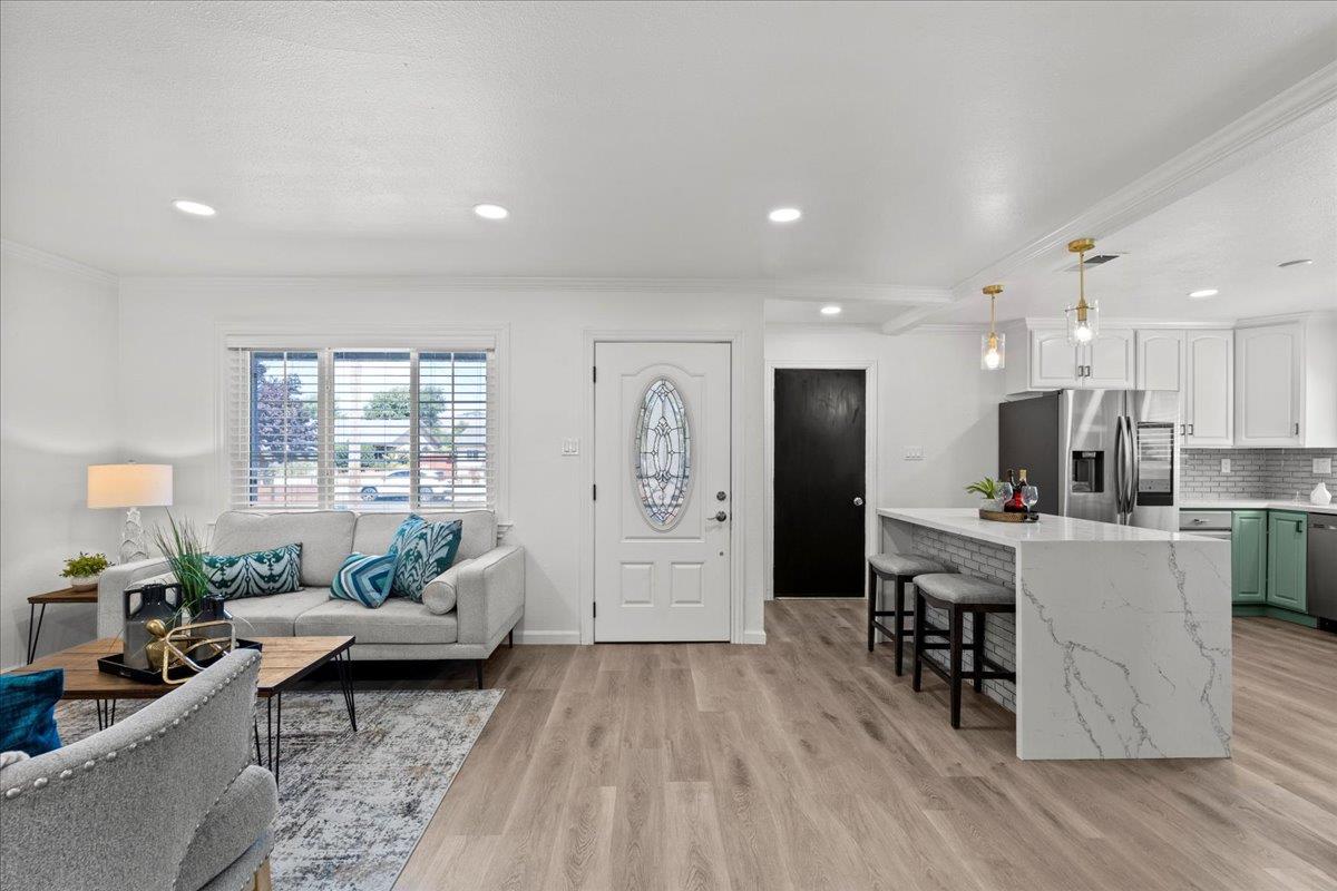 27781 Dickens Avenue