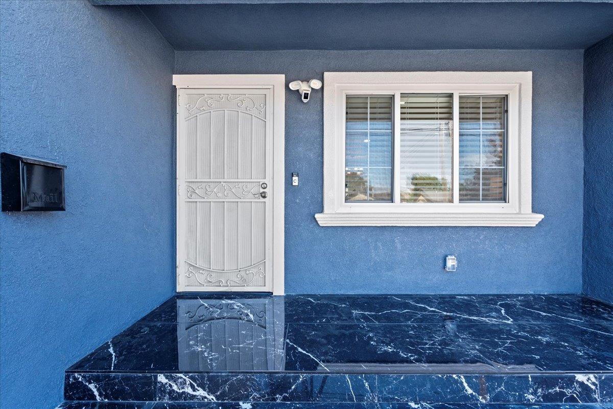 27781 Dickens Avenue