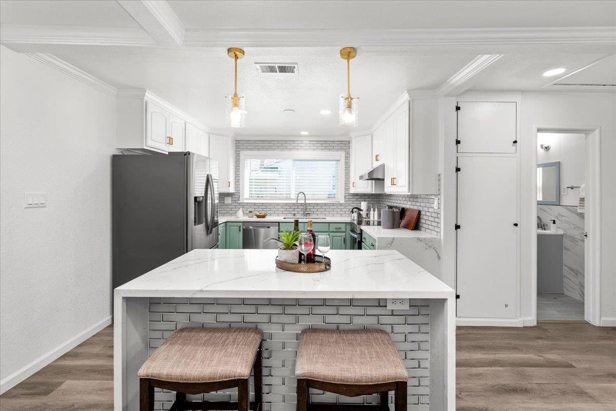 27781 Dickens Avenue