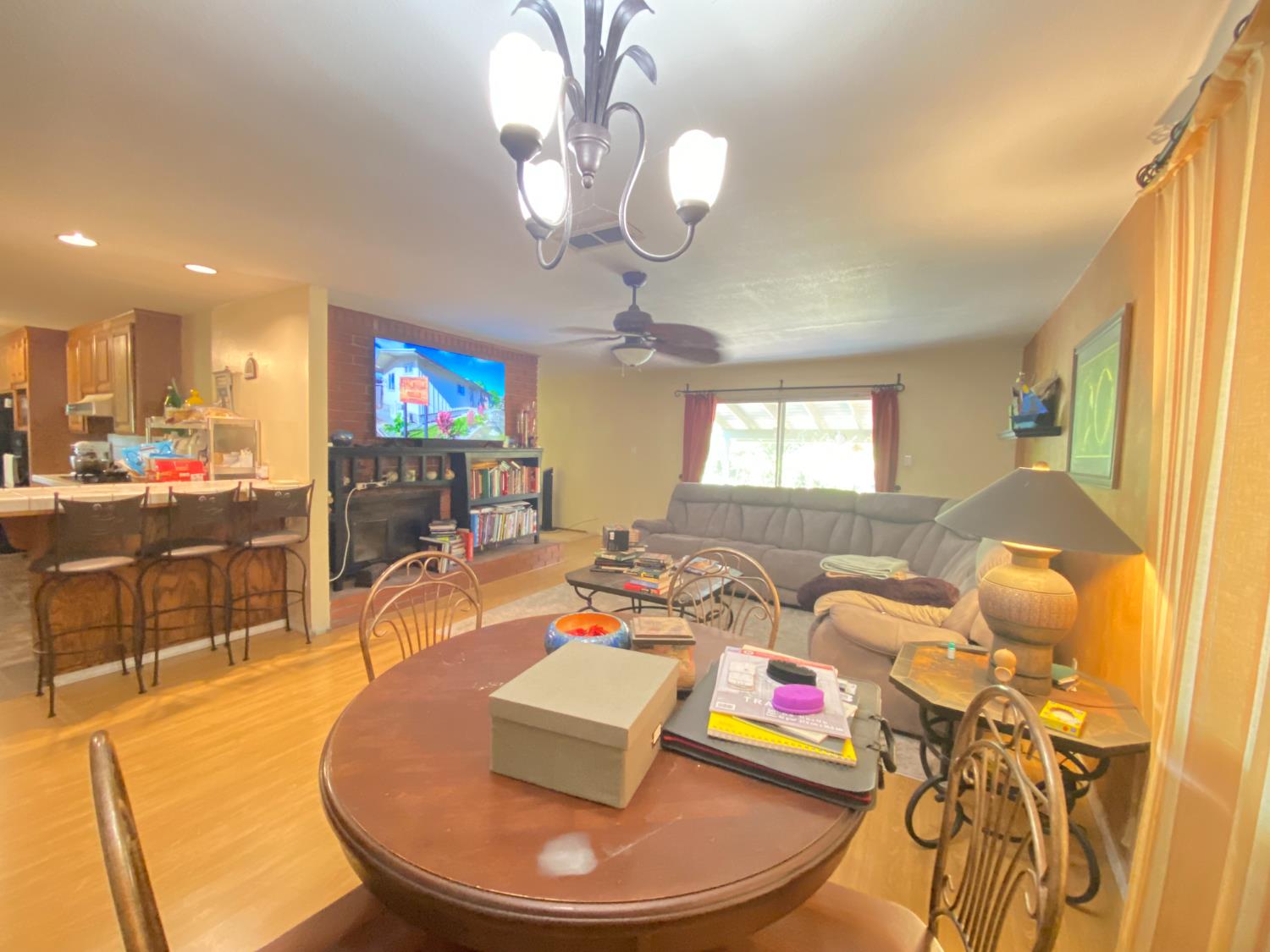 Fair Oaks, California 95628, United States, 4 Bedrooms Bedrooms, ,2 BathroomsBathrooms,Residential,Pending,214461