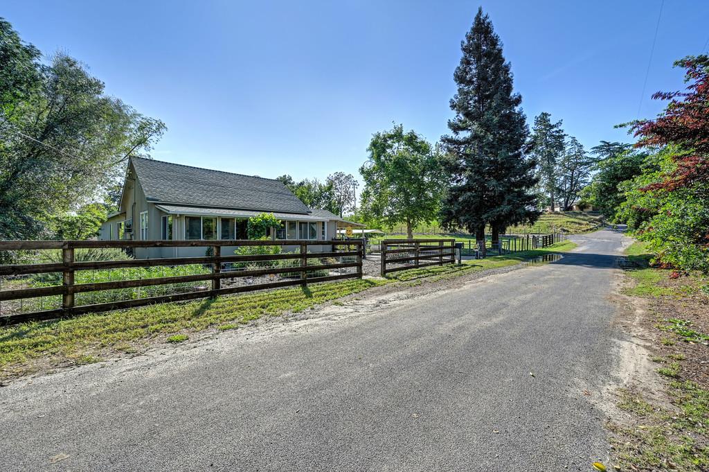 10813 Stone Road