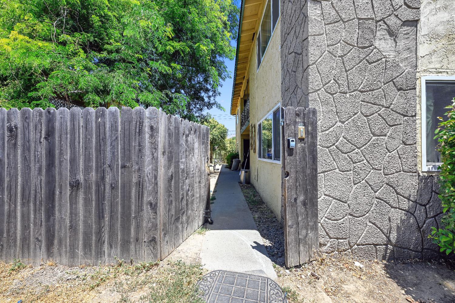 4549 Ashcroft Avenue