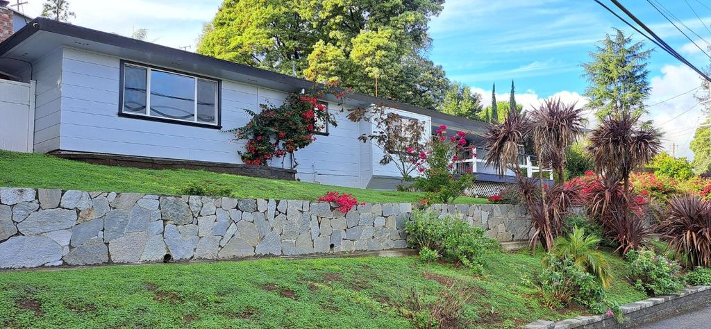 Photo of 8019 Sterling Drive, Oakland, CA 94605 (MLS # 226030583)