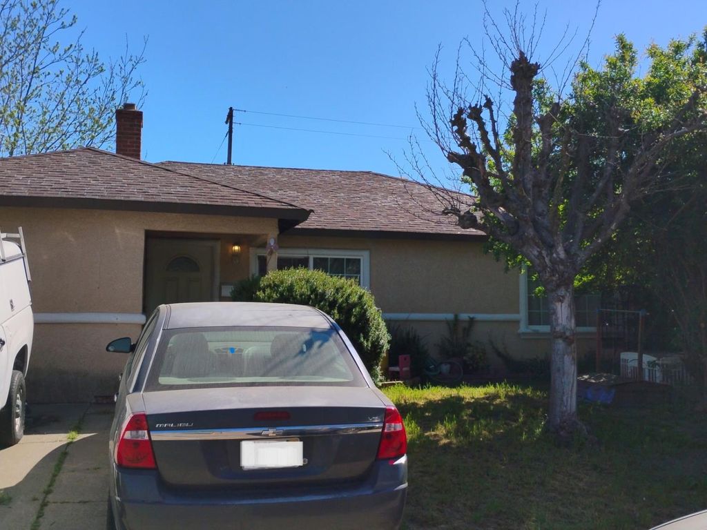 Photo of 4921 Alcott Drive, Sacramento, CA 95820 (MLS # 226033179)