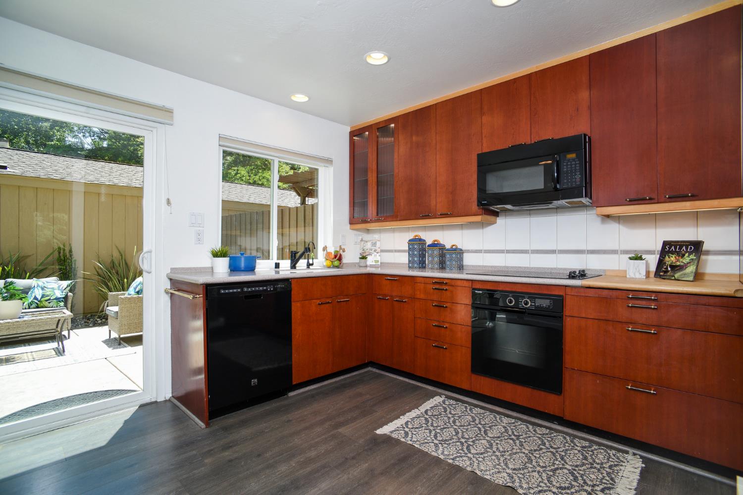 902 Vanderbilt Way