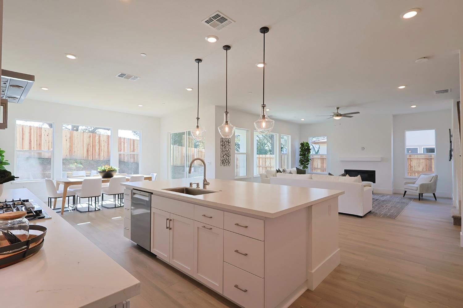 5638 Lakepointe Drive