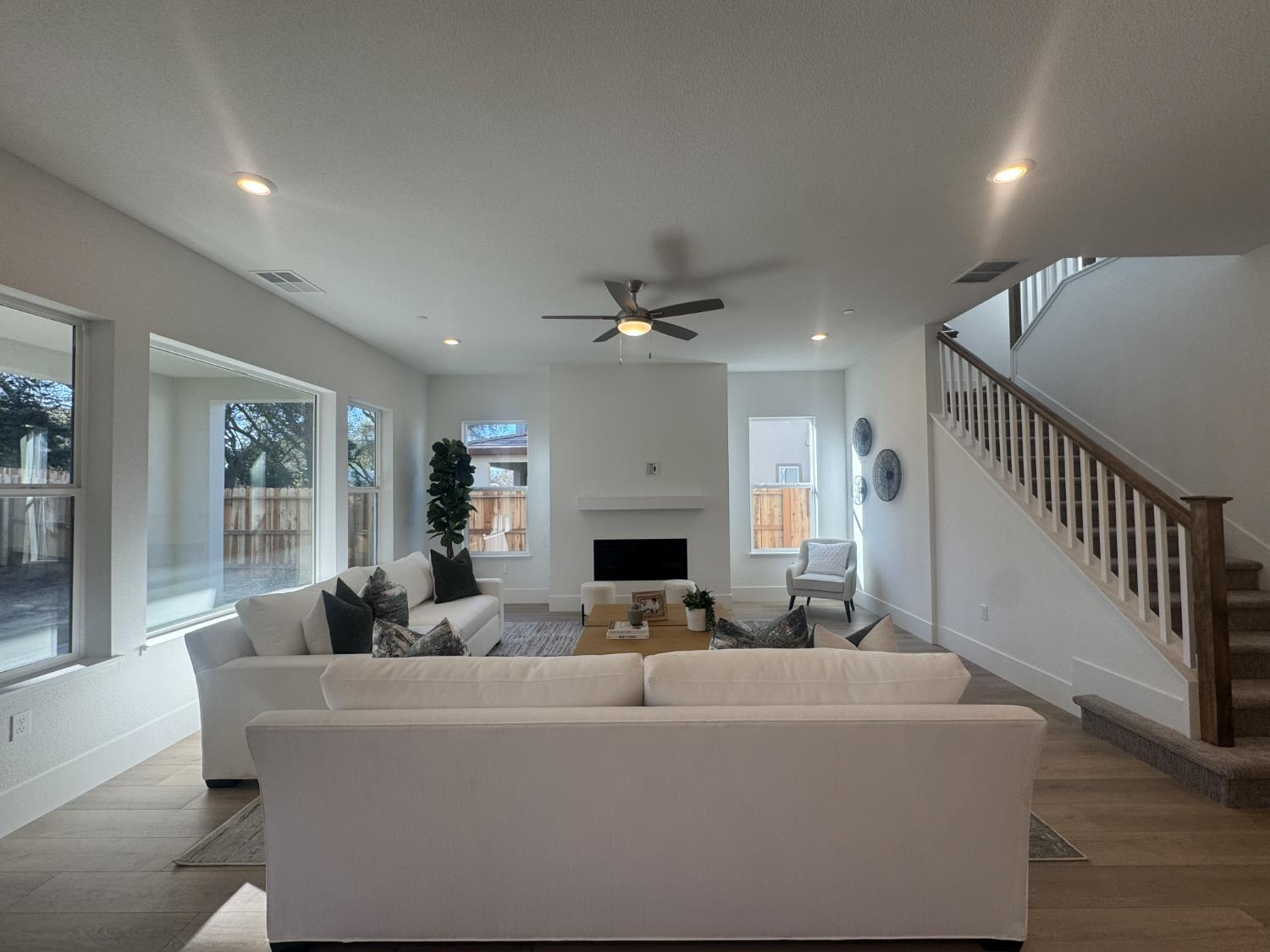 5638 Lakepointe Drive