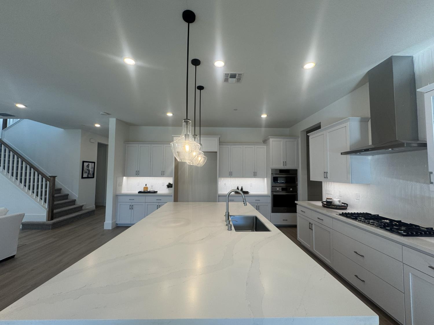 5638 Lakepointe Drive