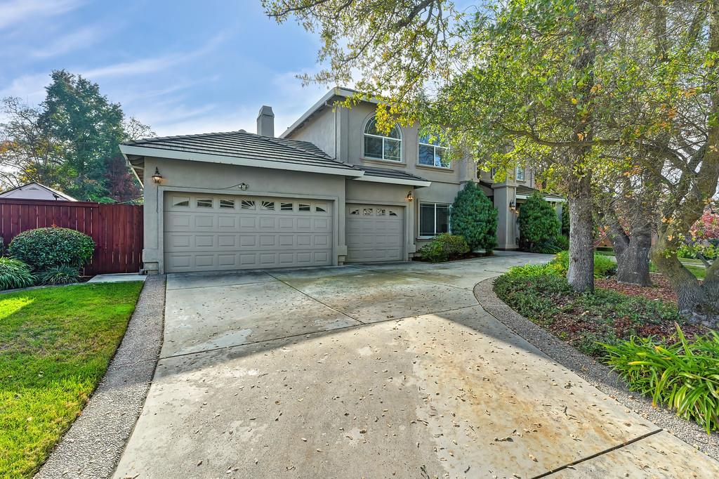 4310 Rolling Oaks Drive