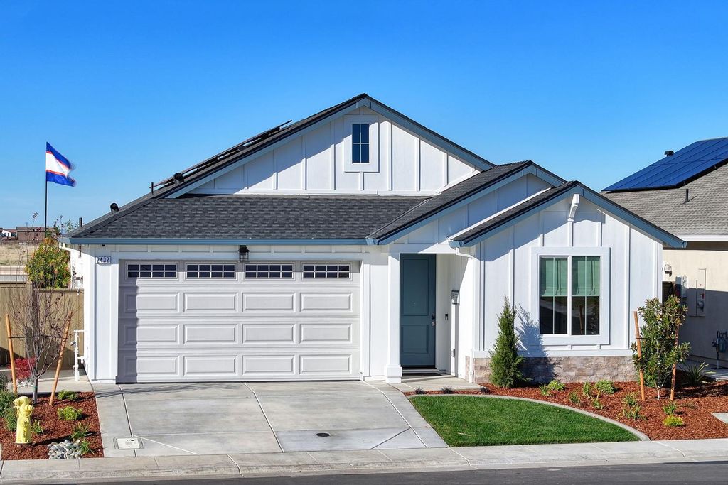 Photo of 2432 Longmire Loop, Roseville, CA 95747 (MLS # 226015809)