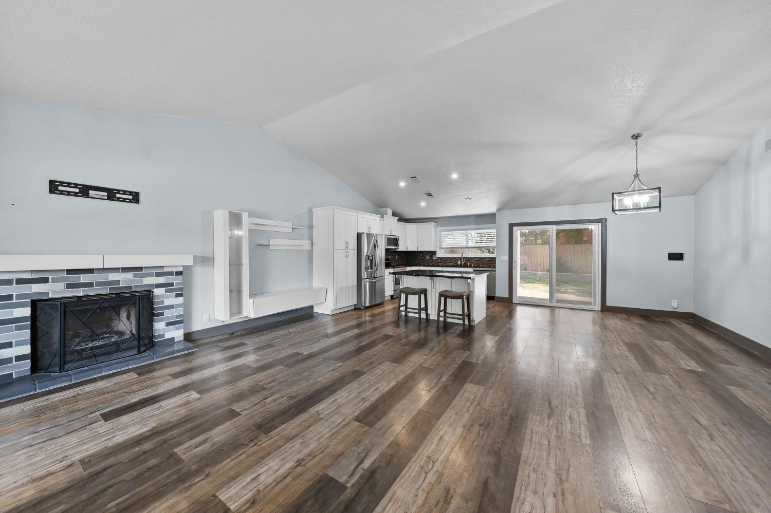 8605 Zircon Crest Court