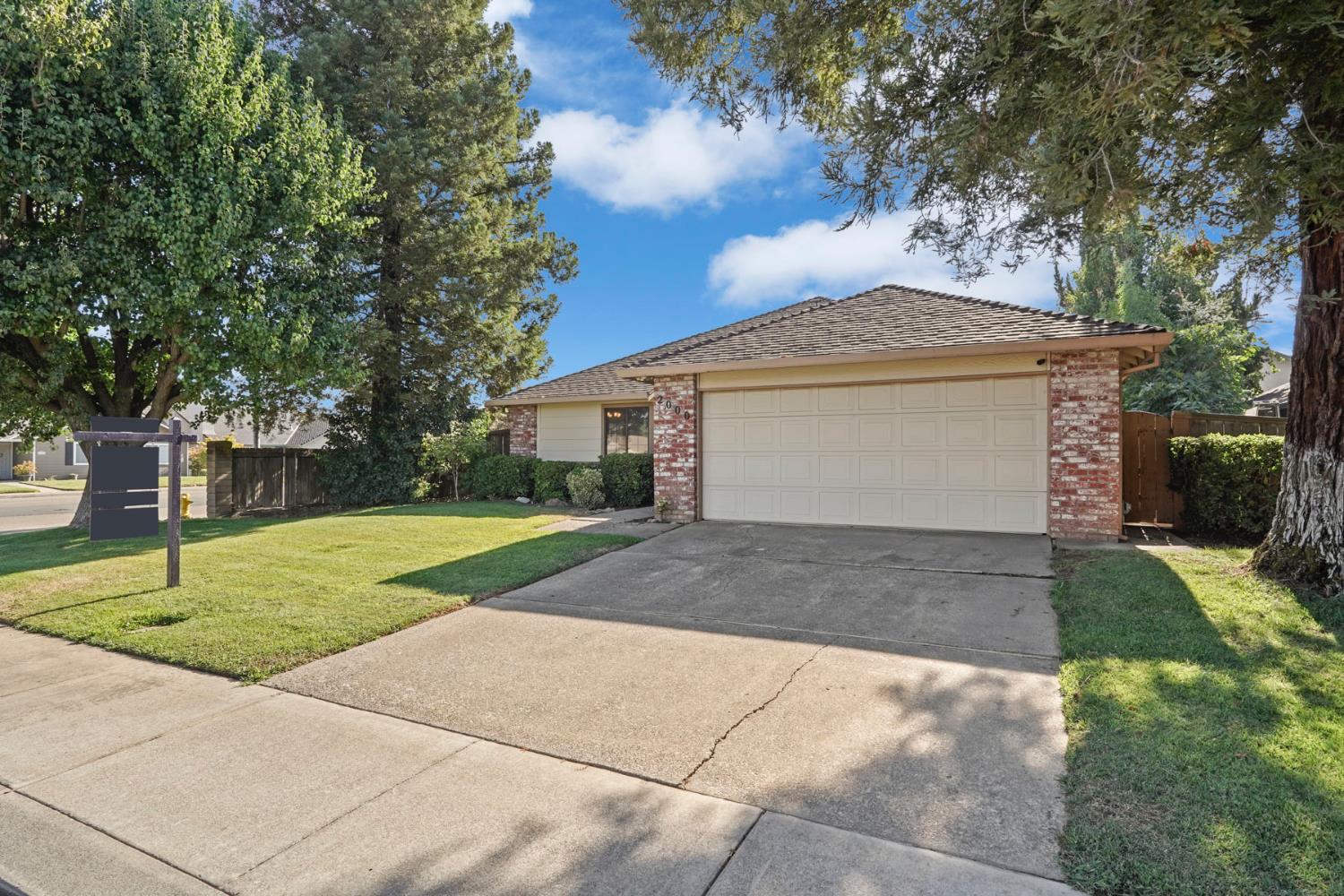 2000 Thrush Court