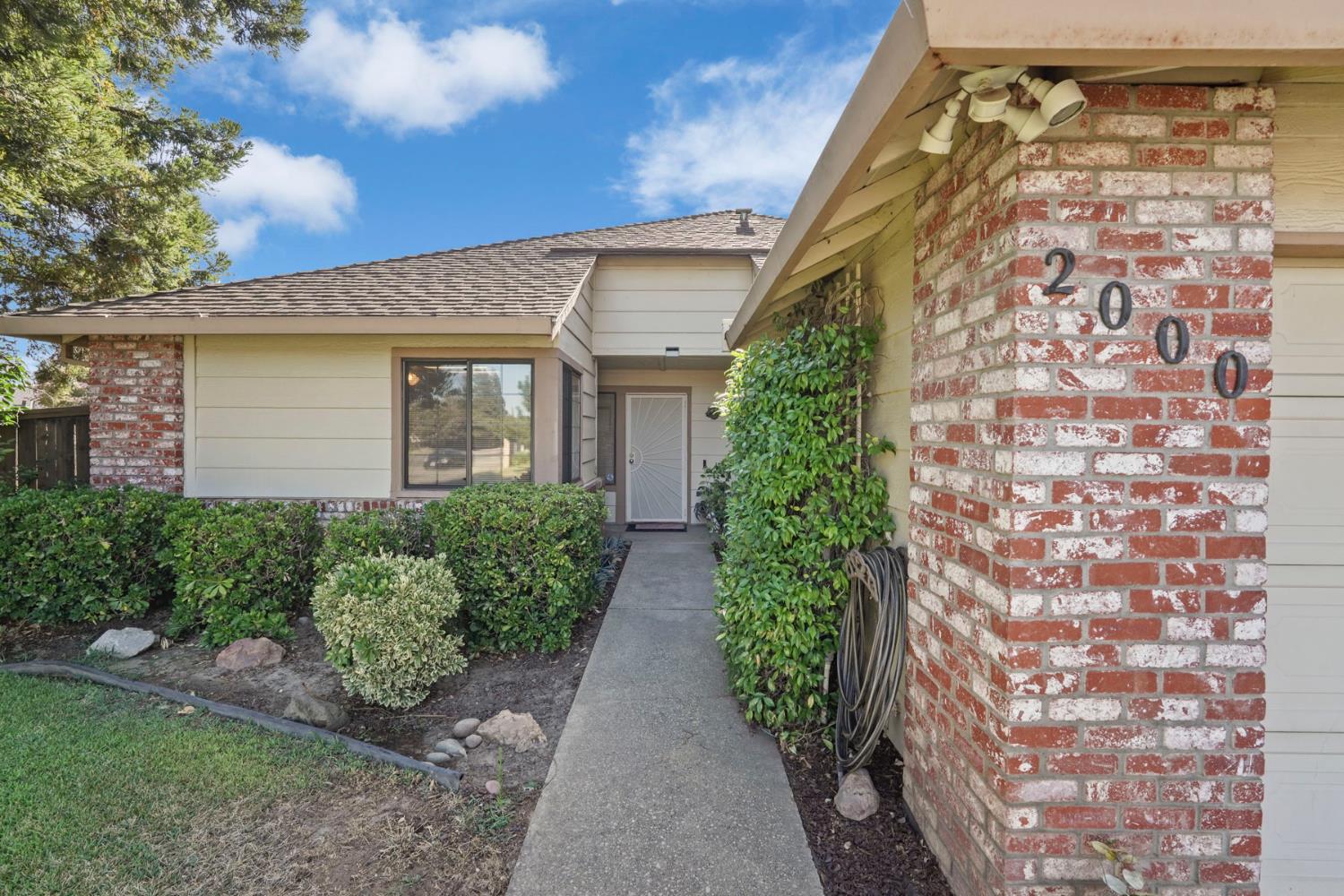2000 Thrush Court