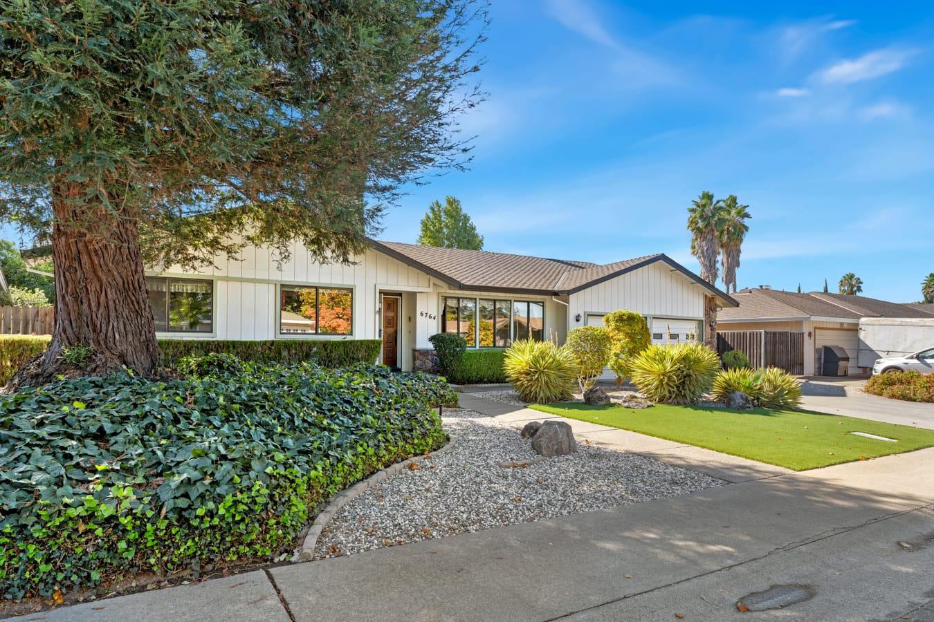 6764 Breakwater Way