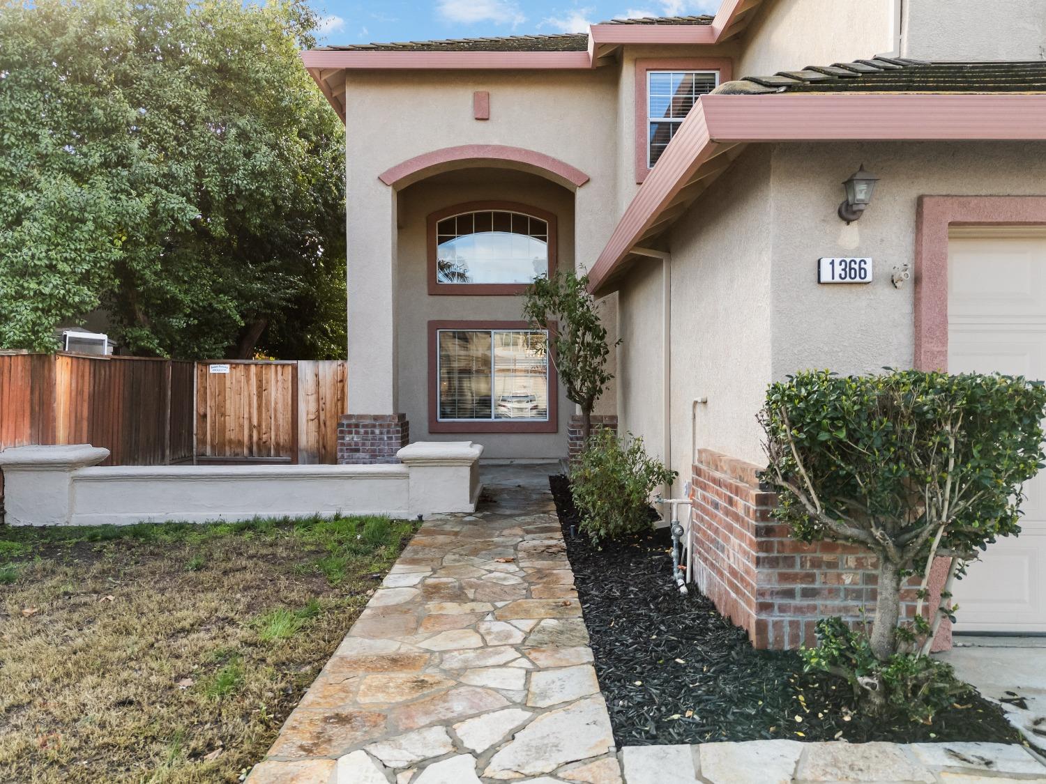 1366 Mansfield Street