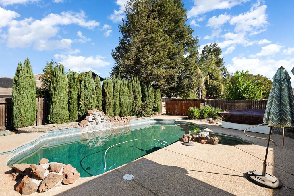 Photo of 737 Lake Canyon Avenue, Galt, CA 95632 (MLS # 225140231)