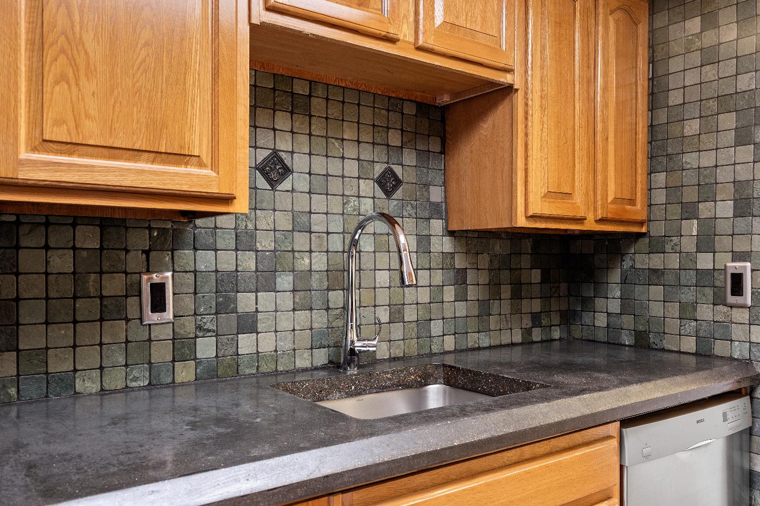 2452 Larkspur Lane 324