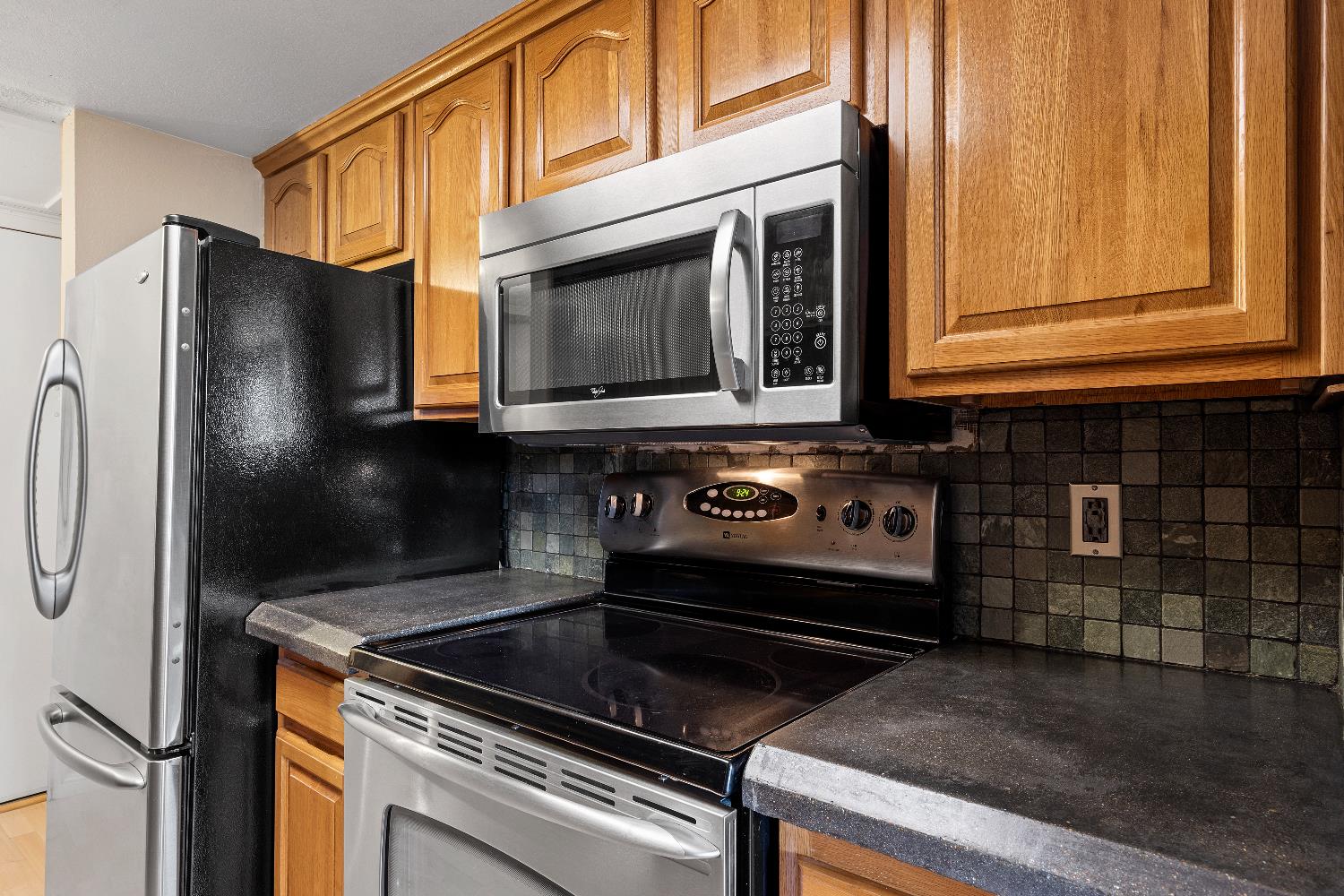 2452 Larkspur Lane 324