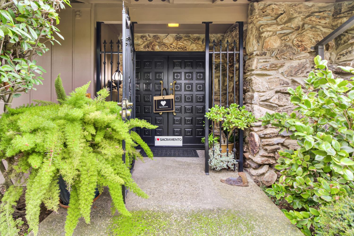 3305 Inverness Court